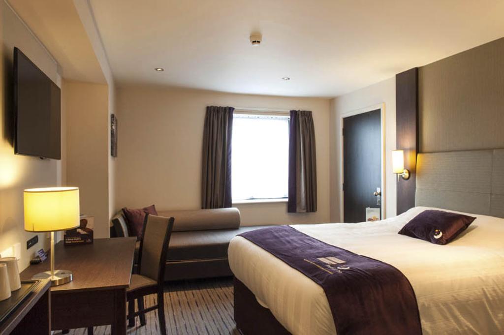 Premier Inn Uttoxeter Exterior photo