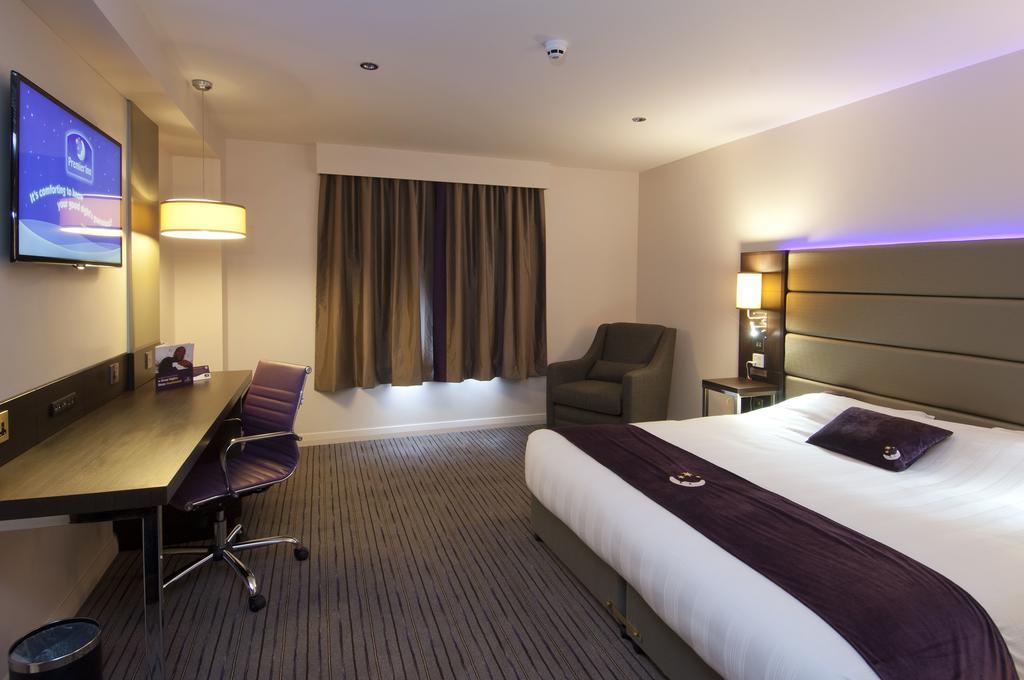 Premier Inn Uttoxeter Exterior photo