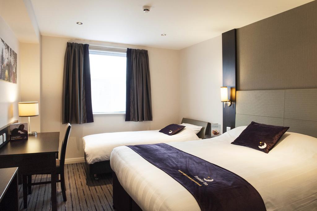 Premier Inn Uttoxeter Exterior photo