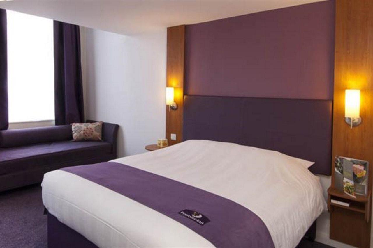 Premier Inn Uttoxeter Exterior photo